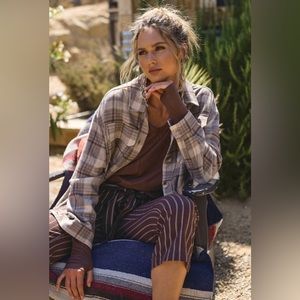 Button Down Flannel‎